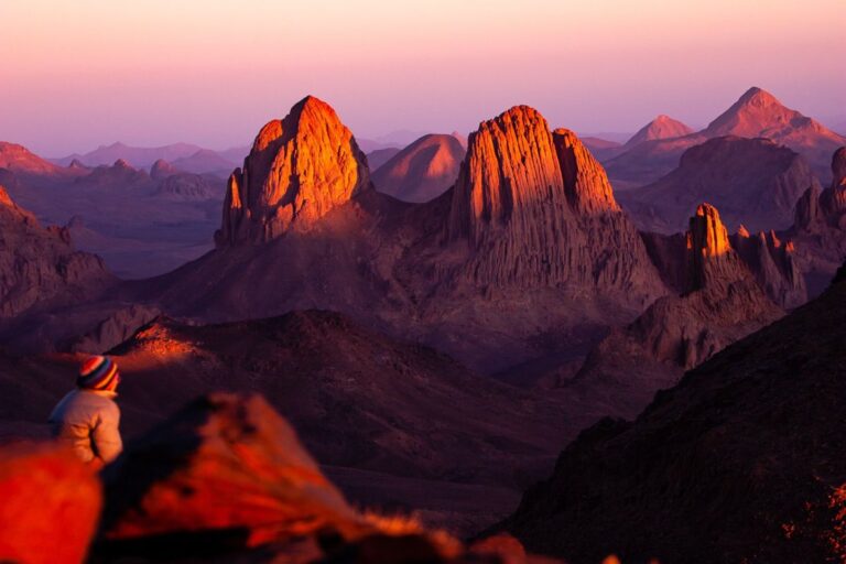 Paysage désertique de Tamanrasset avec dunes et ambiance saharienne