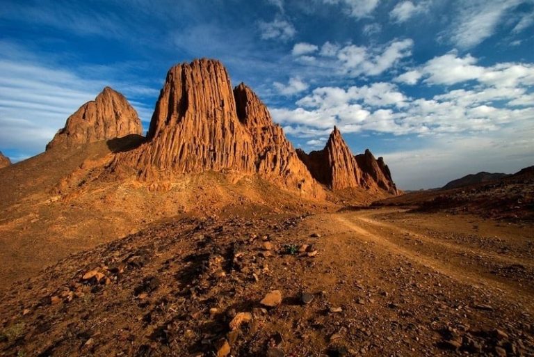 randonnee massif atakor hoggar tamanrasset algerie Destination Algérie : le tourisme entre dans une nouvelle ère numérique »