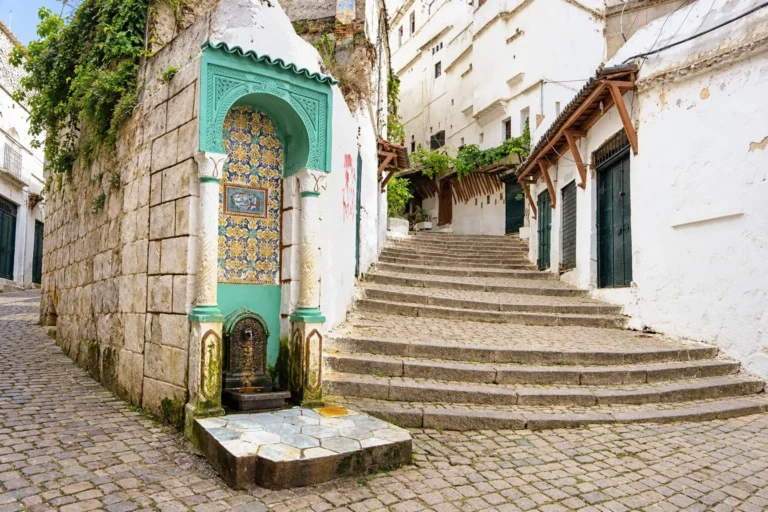 fontaine ruelle casbah alger guide algerie 1 Visiter la Casbah d’Alger : 12 lieux incontournables à découvrir