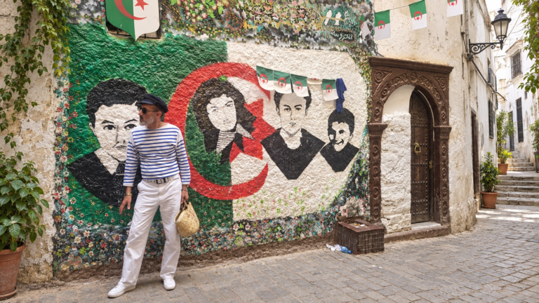 fresque ali la pointe casbah alger guide algerie paysage.webp Visiter la Casbah d’Alger : 12 lieux incontournables à découvrir